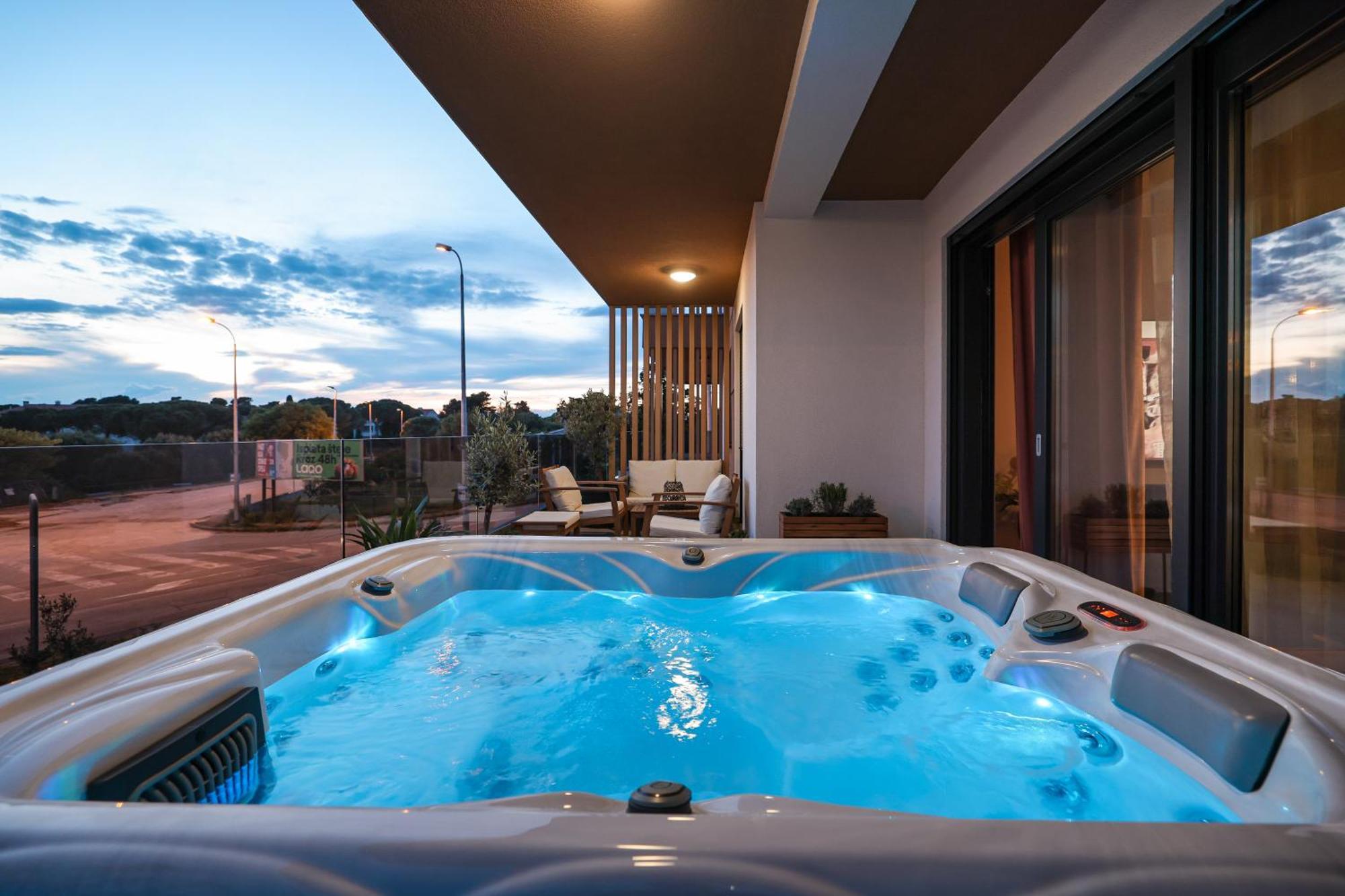 זאדאר Luma Luxury Apartment With Jacuzzi מראה חיצוני תמונה