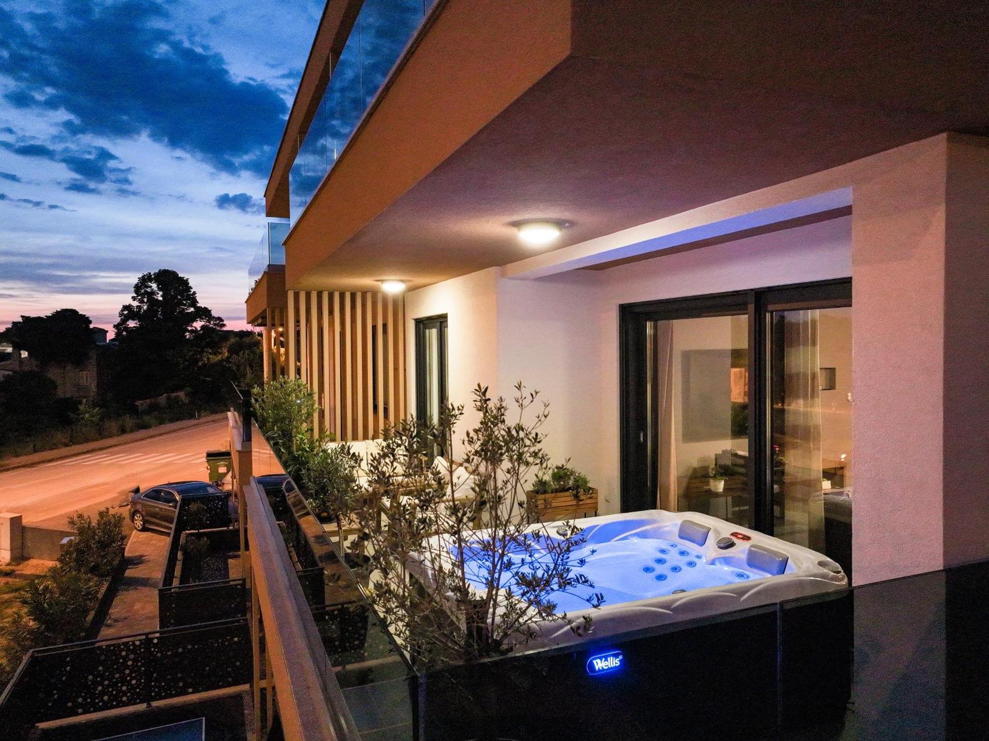 זאדאר Luma Luxury Apartment With Jacuzzi מראה חיצוני תמונה